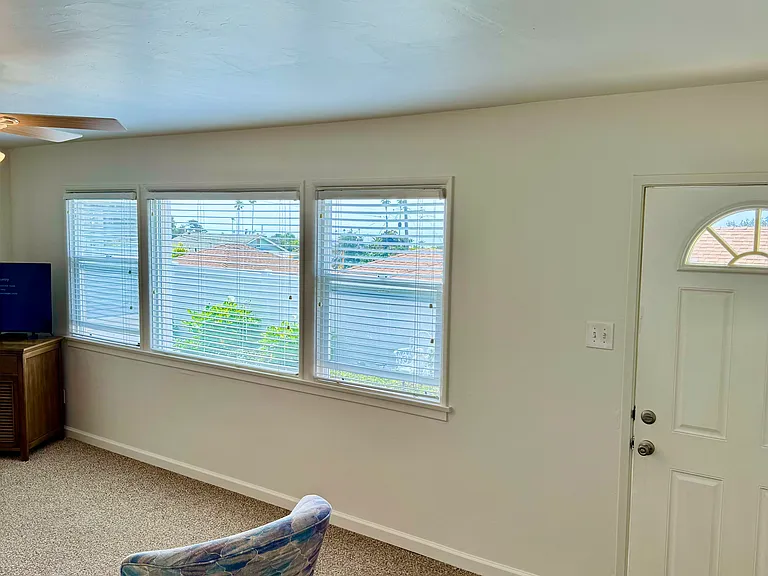 572 Harloe Ave — Photo 5