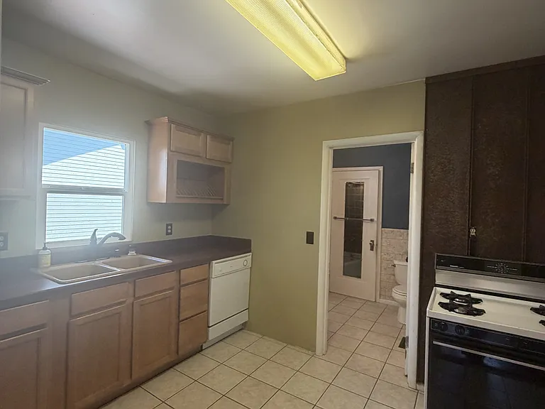 212 Alderson Ave — Photo 10