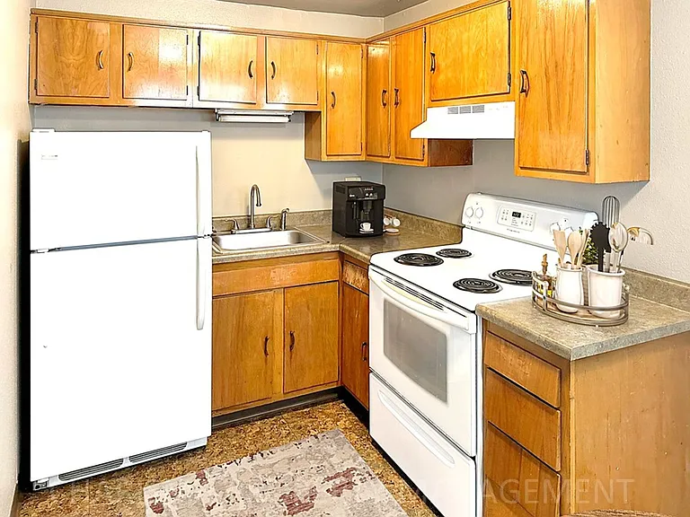 605 W 17th St #4 — Photo 7