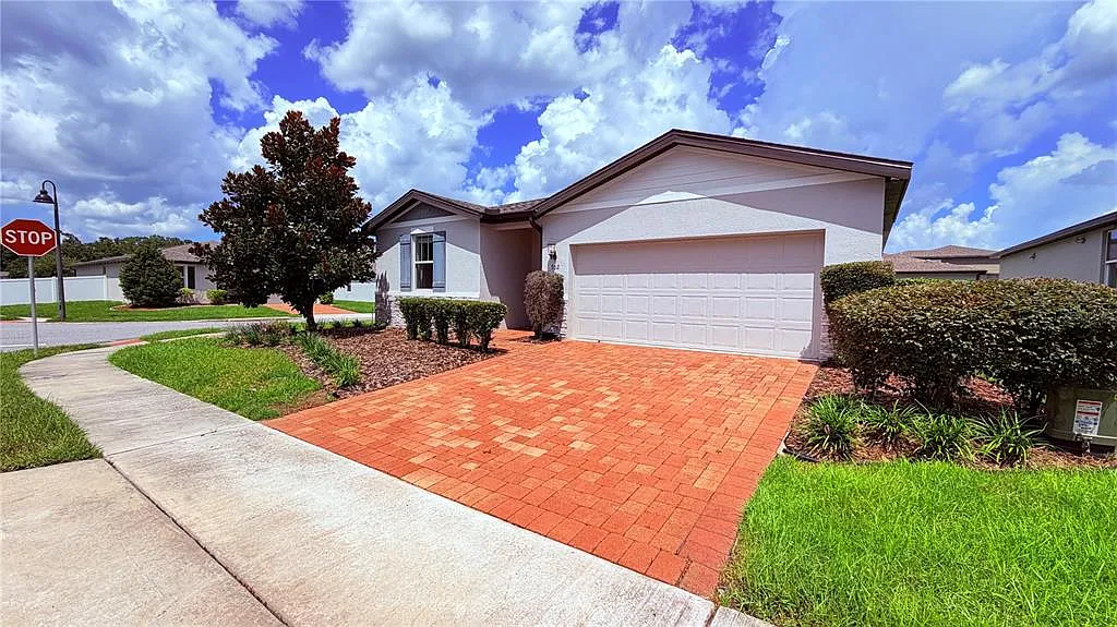 4 bed, 2.0 bath, 1823 sqft, $2,149 — Photo 1