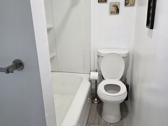 5th image of 1624 Pineview Rd #1