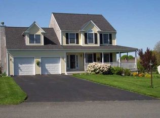 46 Island Dr, Middletown, RI 02842