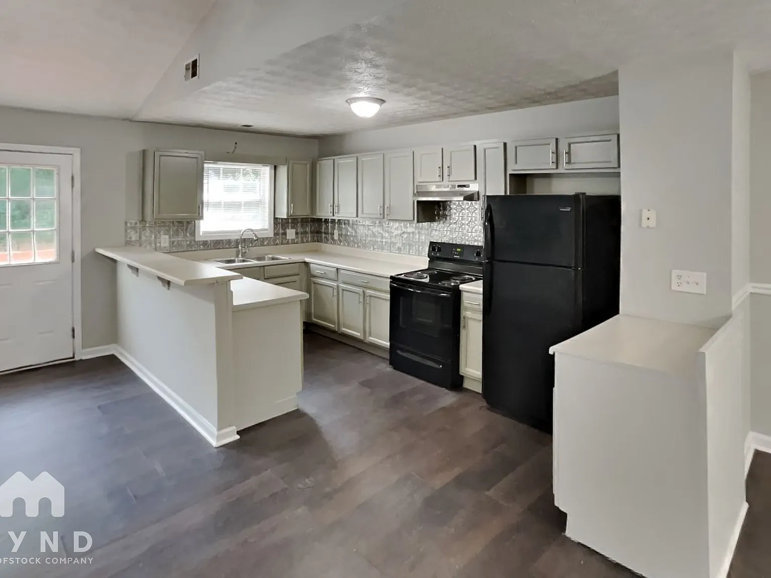 4 bed, 3.0 bath, 1800 sqft, $1,889 — Photo 4