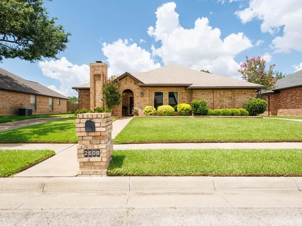 2509 Stone Hollow Dr, Bedford, TX 76021