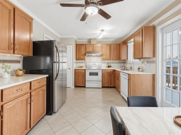 6171 192nd St, Surrey, BC V3S 8C7