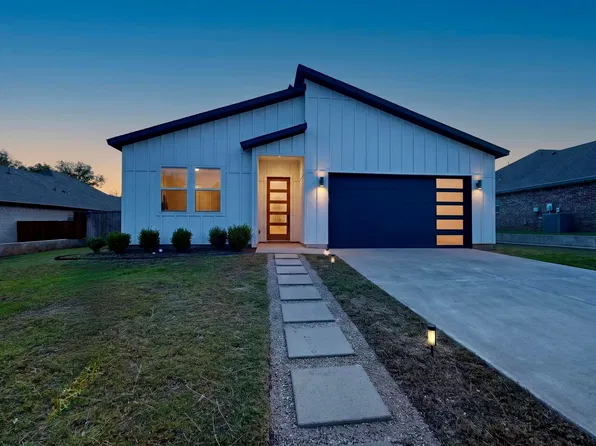 2604 Flora Ln, Denison, TX 75020