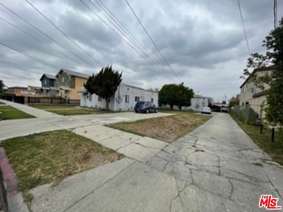 3rd image of 1689 E 110th St