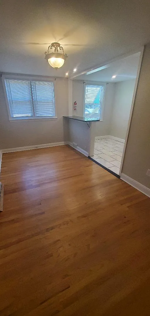 3 bed, 1152 sqft, $1,900 — Photo 2