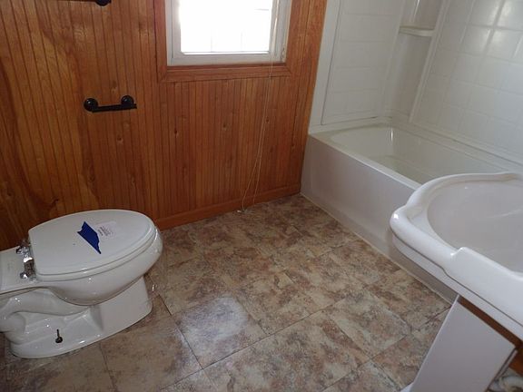 4th image of 779 Highland Rd