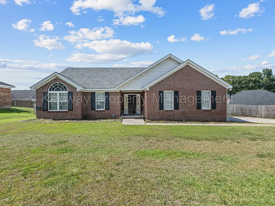 1904 Lobelia Ln
