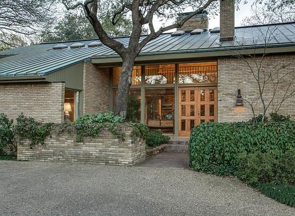 3rd image of 10020 Meadowbrook Dr