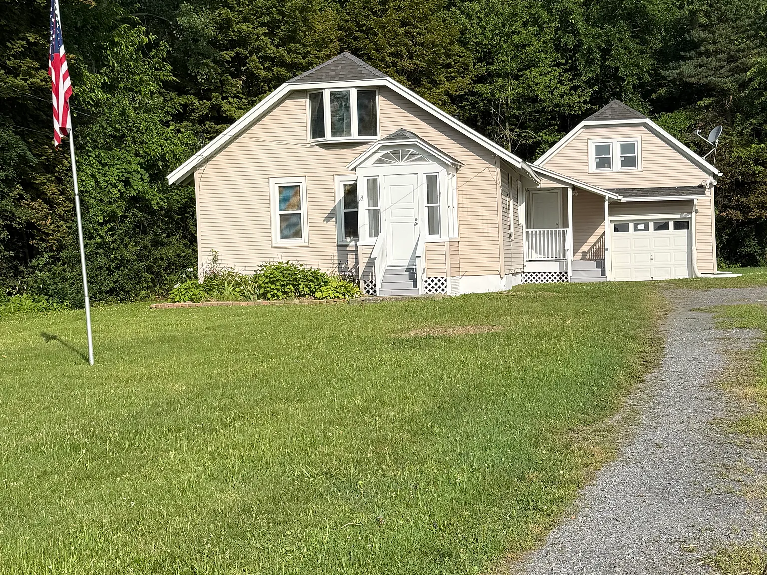 3 bed, 1306 sqft, $2,275 — Photo 1