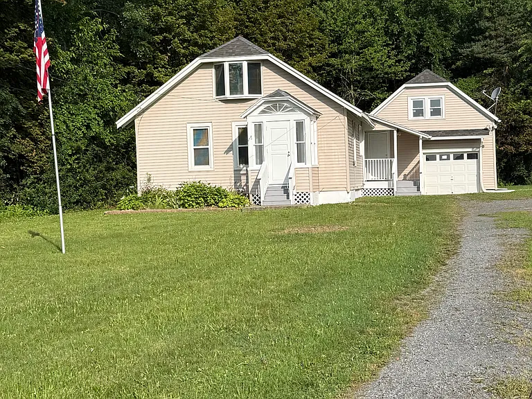1076 New Loudon Rd — Photo 1