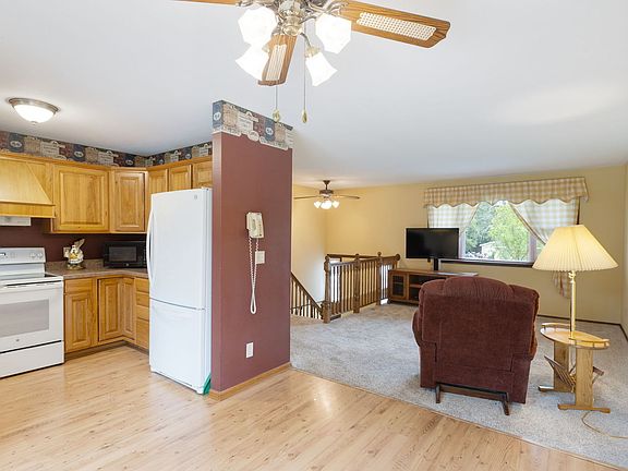 3rd image of 31714 Hollie Ln