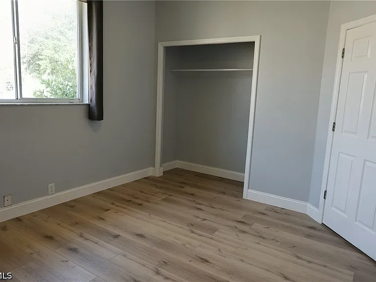 563 Chamonix Ave S — Photo 24