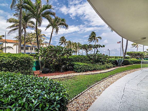 3rd image of 100 Royal Palm Way #C-1