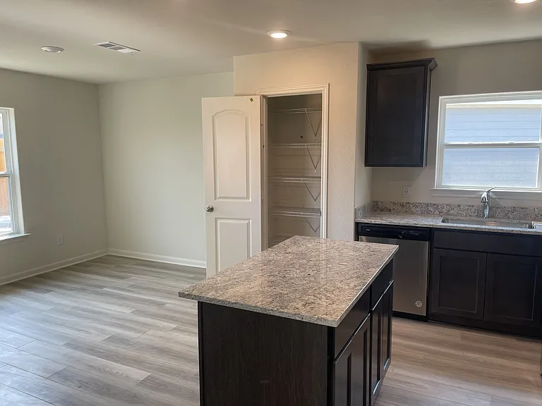 1452 Sunkiss Dr — Photo 3
