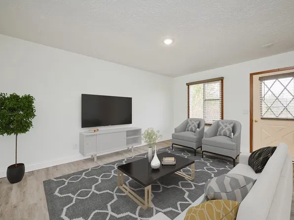 601 Rizek Dr, North Liberty, IN