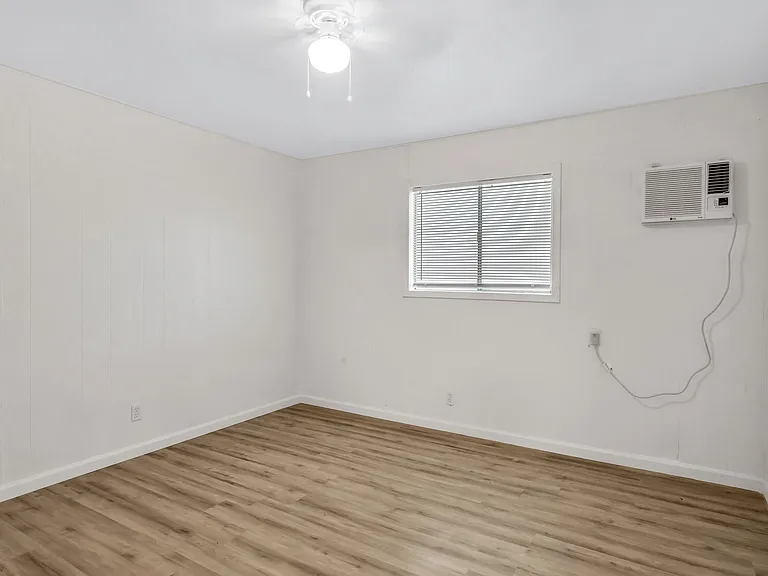 711 S Houston St #4 — Photo 8
