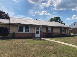 30 Springcrest Dr, Akron, PA 17501