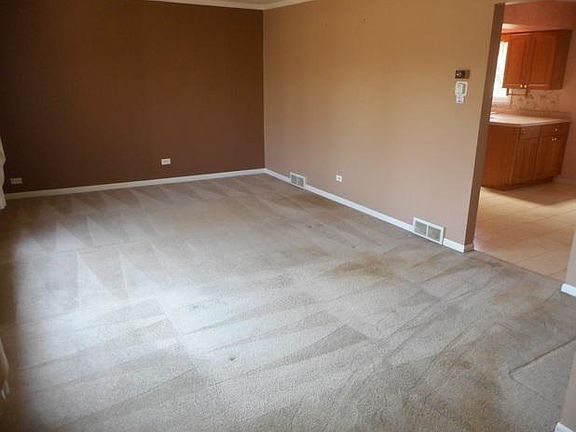 3rd image of 10610 S Plahm Ct