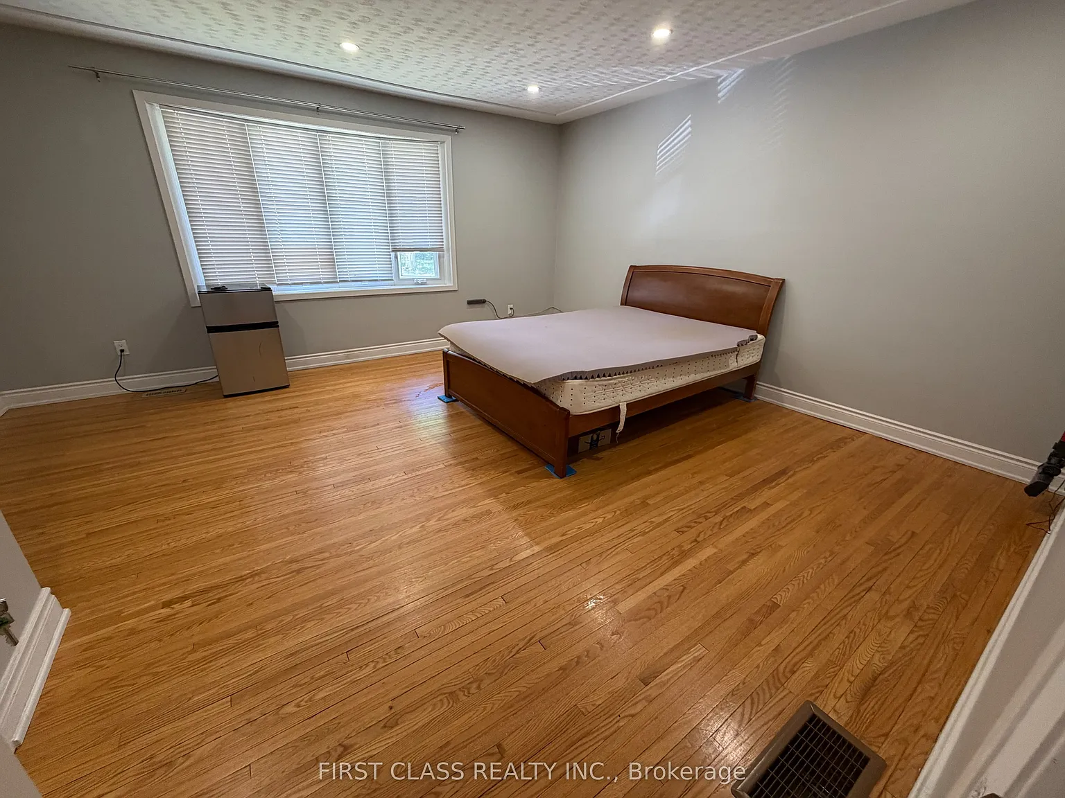 5 bed, $2,200 — Photo 4