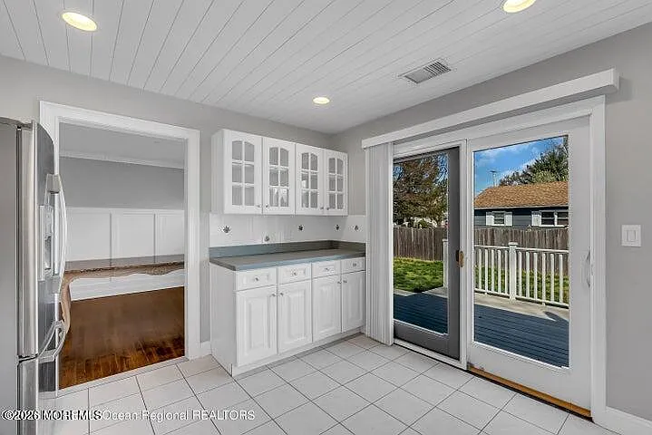 19 Bradley Ave — Photo 12