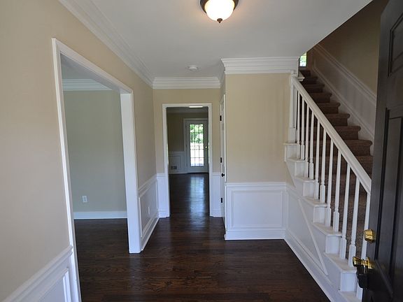 3rd image of 36 Darcee Ct