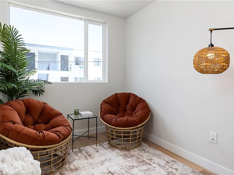 2824 Rowena Ave #B — Photo 11