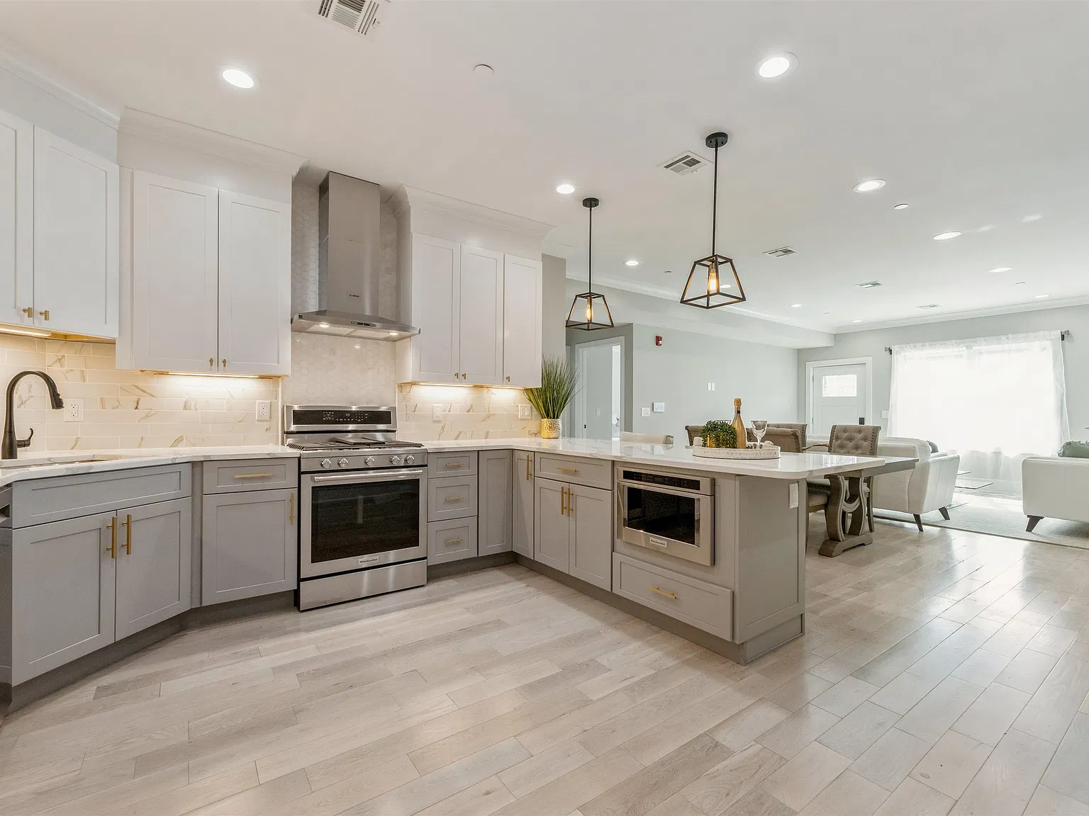 2 bed, 2.0 bath, 1655 sqft, $4,000 — Photo 1