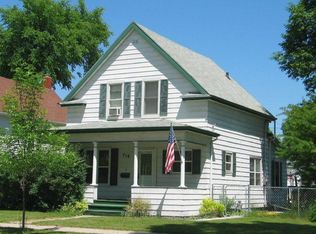 716 N 5th St, Grand Forks, ND 58203
