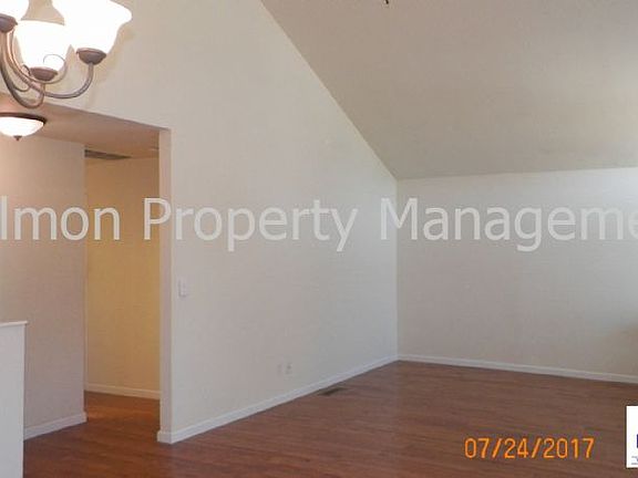 3rd image of 316 Eastwood Dr
