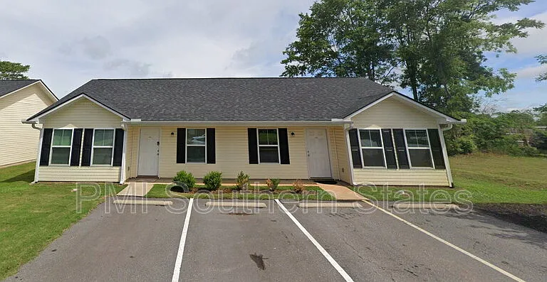 215 Walnut Hill Dr #B — Photo 1