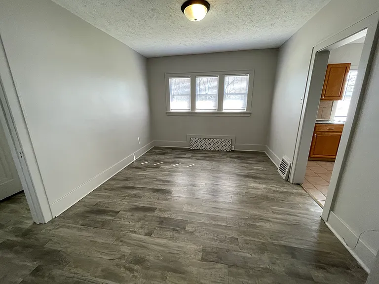 3535 N 45th Ave — Photo 5