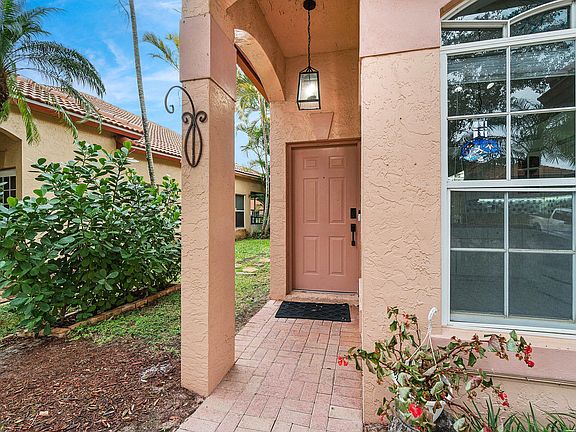 2nd image of 1007 Via Jardin