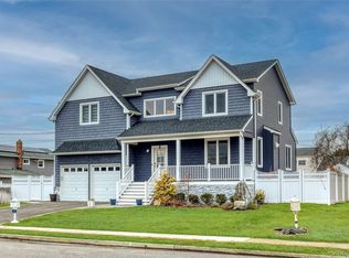 72 W Marine Ave, Lindenhurst, NY 11757