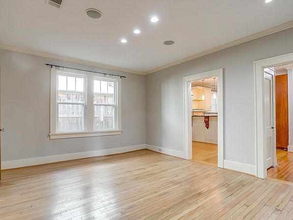 3rd image of 4022 Bunting Ave