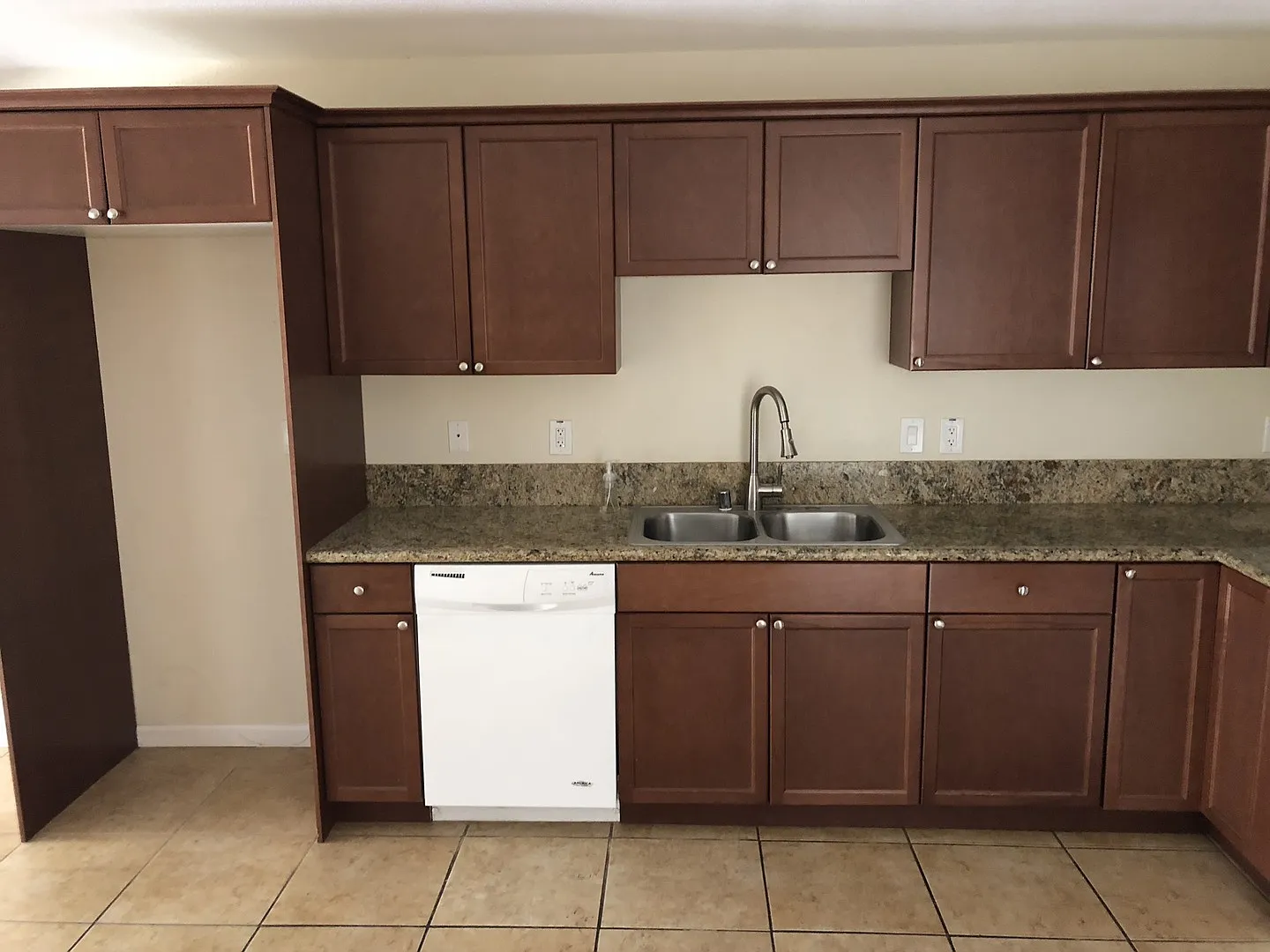 4711 W. School Ave - 3 Bedroom 2.5 Bath - Visalia - Community Pool — Photo 1