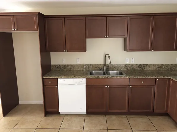 4711 W School Ave, Visalia, CA 93291