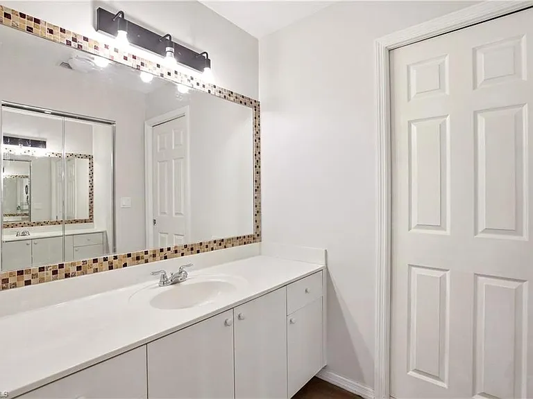 505 Windsor Sq #201 — Photo 29