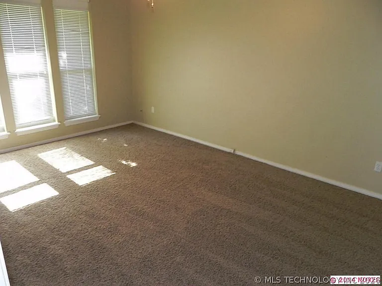 7834 S 72nd Ave E — Photo 9
