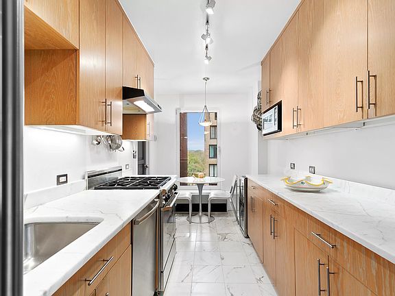 3rd image of 200 Central Park S APT 10R