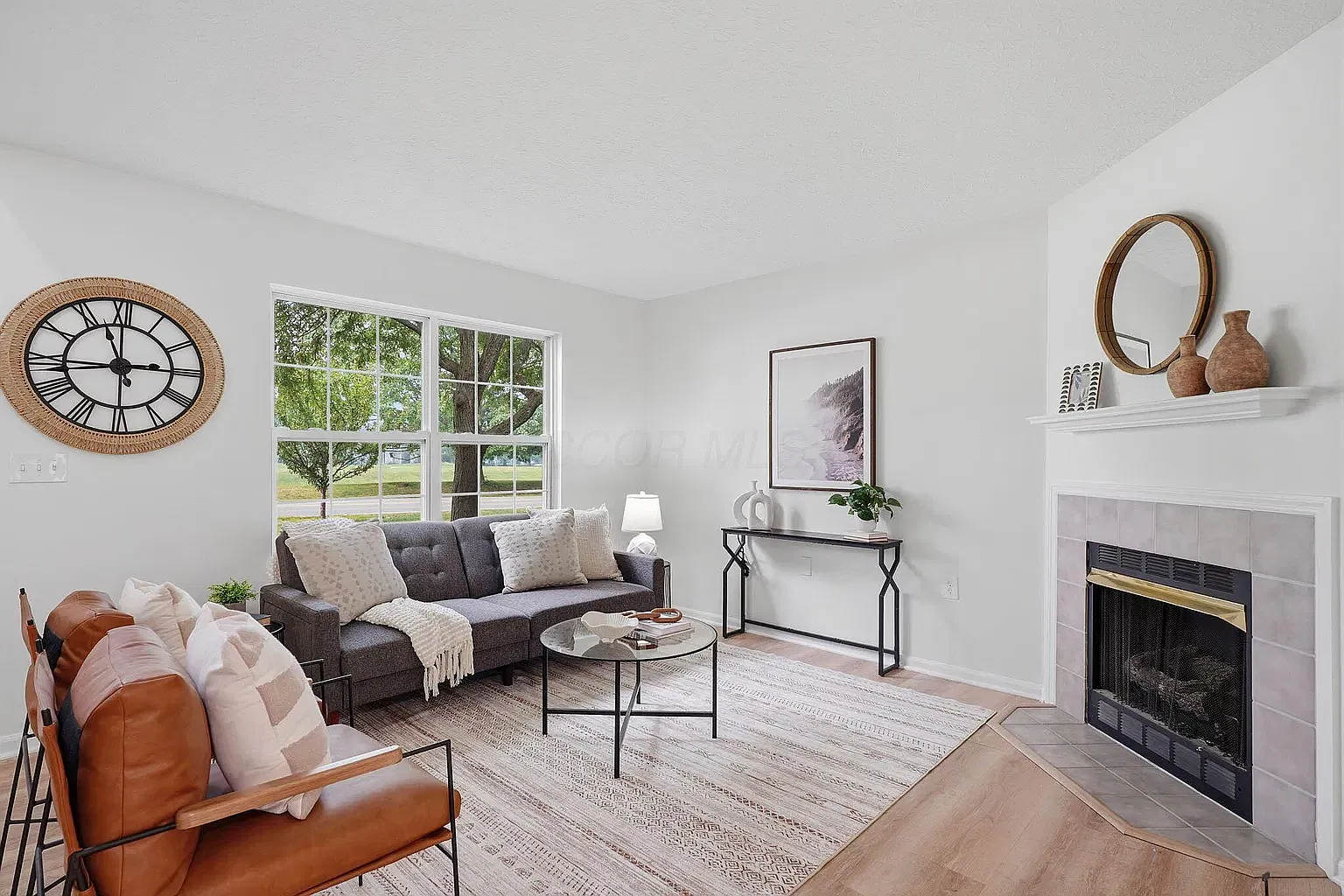2 bed, 1372 sqft, $2,399 — Photo 2