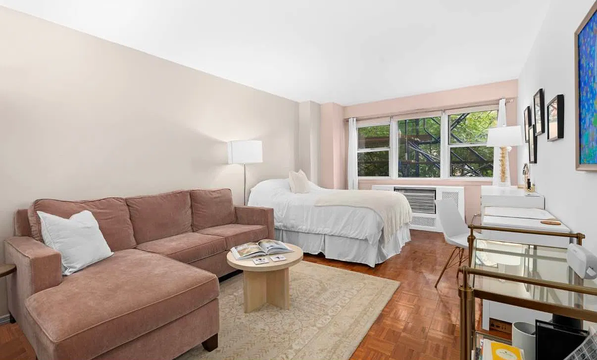 245 East 35th Street — Photo 1