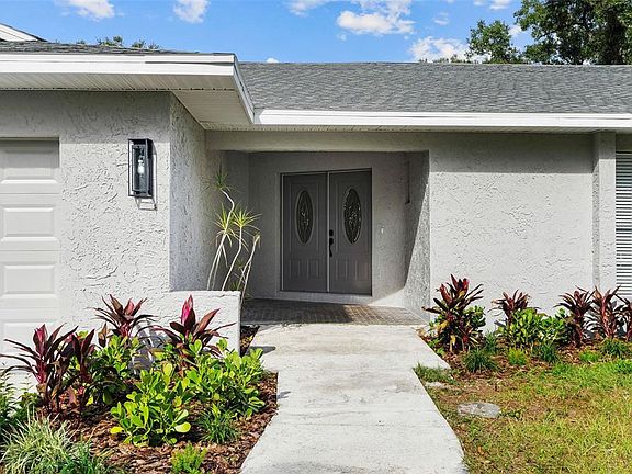 3rd image of 1106 Hummingbird Ln