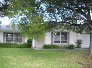 9904 Honeysuckle Ave, Palm Beach Gardens, FL 33410