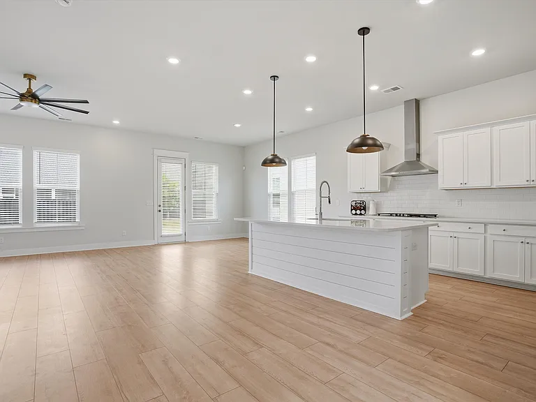 392 Parish Farms Dr — Photo 5