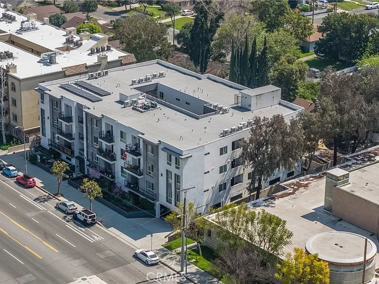 11616 Burbank Blvd #305 — Photo 13