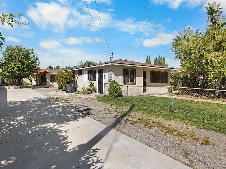 207 E Flora St — Photo 2
