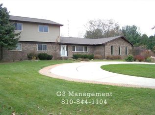 5750 Mabley Hill Rd, Fenton, MI 48430